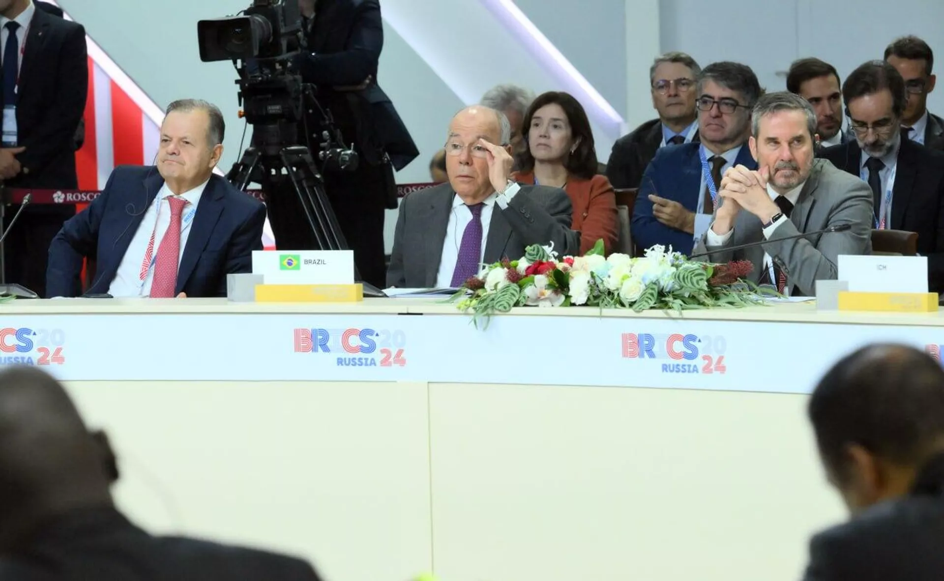 Ministro das Relações Exteriores do Brasil, Mauro Vieira (ao centro), durante a reunião estendida da cúpula de chefes de Estado do BRICS em Kazan. Rússia, 23 de outubro de 2024 - Sputnik Brasil, 1920, 10.01.2025