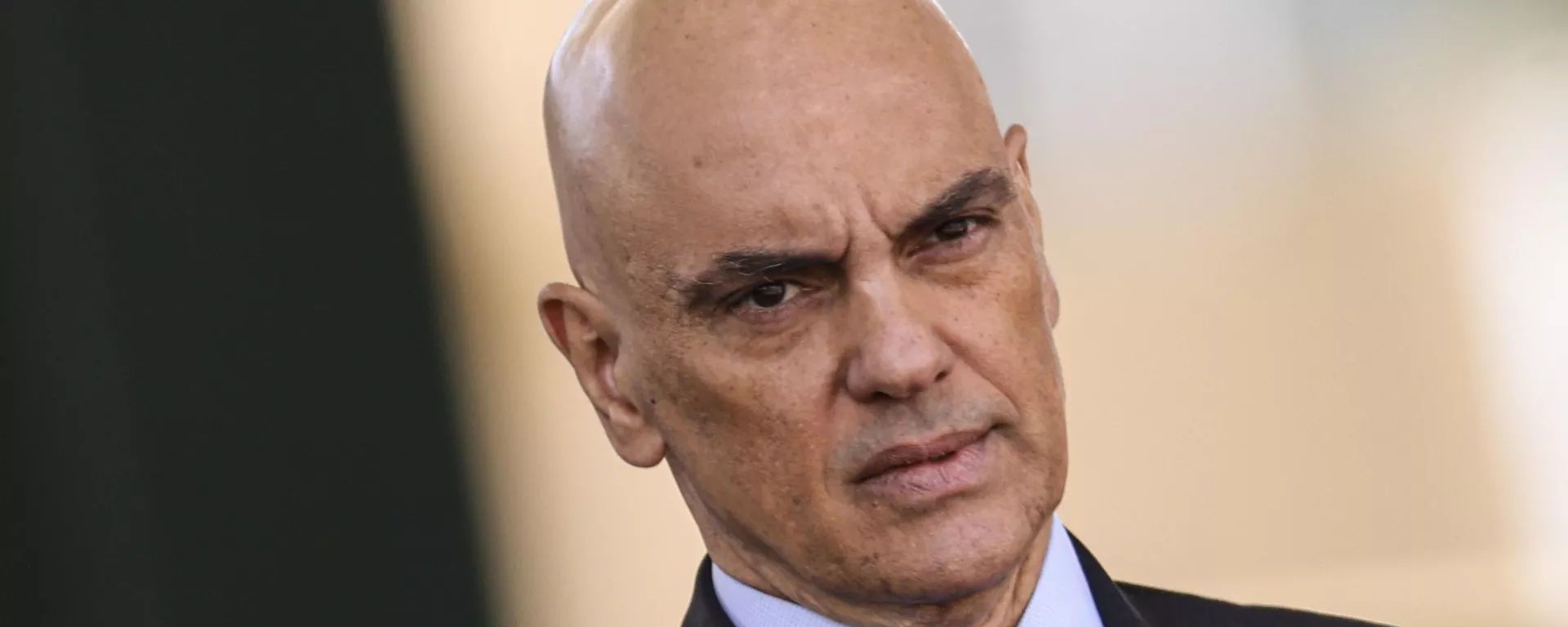 Brasil ‘tenta pegar água com a mão’ ao buscar regulamentação das redes sociais, nota analista